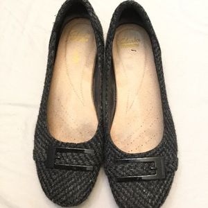 Clark’s cushioned cloth textured buckle slip-on